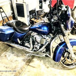 2017 Harley Davidson Street Glide (Low Miles)