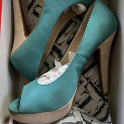 Women’s 2-Tone Peep Toe Pumps - Size 9