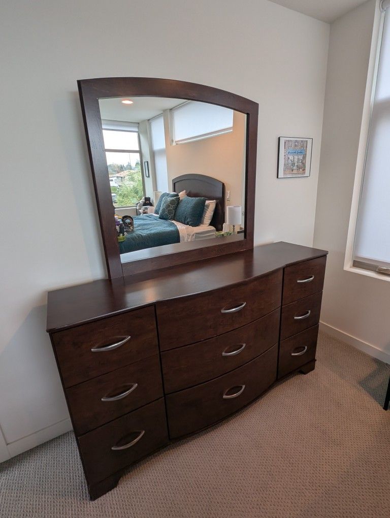 Full Size Bedroom Dresser With Mirror