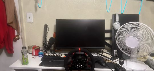 selling pc with one monitor 27 inch acer can get up to 240hz pc can run  fortnite, Beanmg, minecraft, Roblox and  some other games