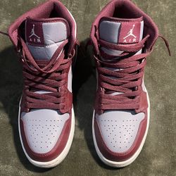 Air Jordan 1 Mid Cherrywood Red
