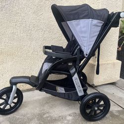 Chicco  Activ 3 Jogging Stroller. Almost New