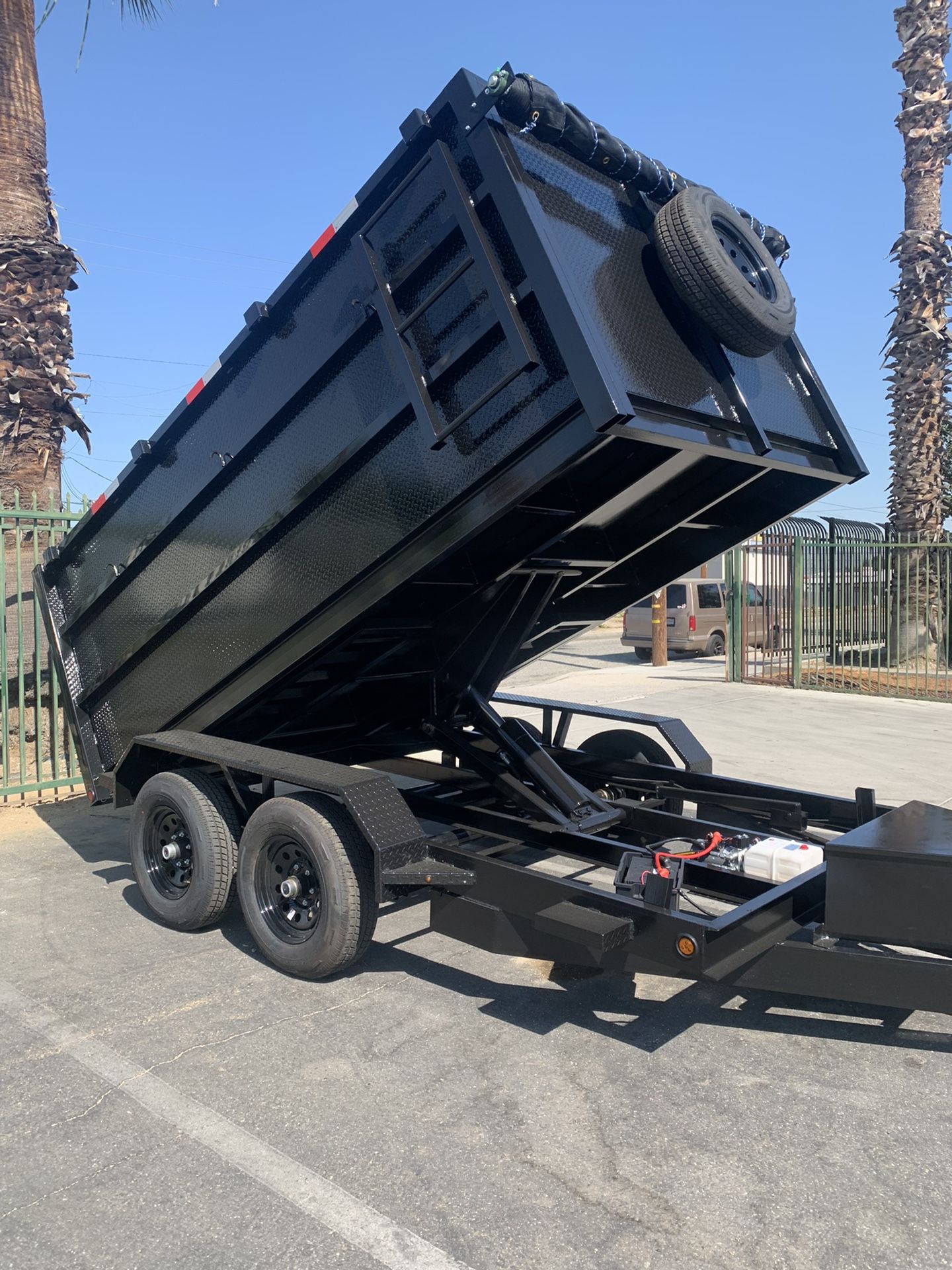 Scissor Lift Dump Trailer