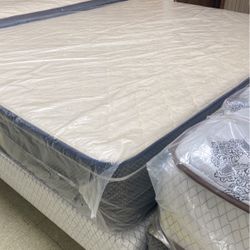 ⚜️ NEW QUEEN SIZE PILLOW TOP MATTRESS W.BOXSPRING INCLUDED ⚜️  COMFORT : SEMI FIRM   🚚💨 DELIVERY OPTION AVAILABLE 🚚💨  