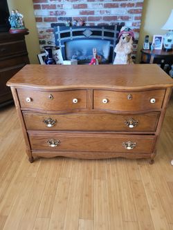 Solid oak dresser vintage 80's