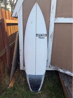 Surfboard- Pyzel Phantom. 5’10