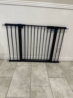 Extra Wide Pet Gate / Baby Gate - Fits Openings 29” - 46”