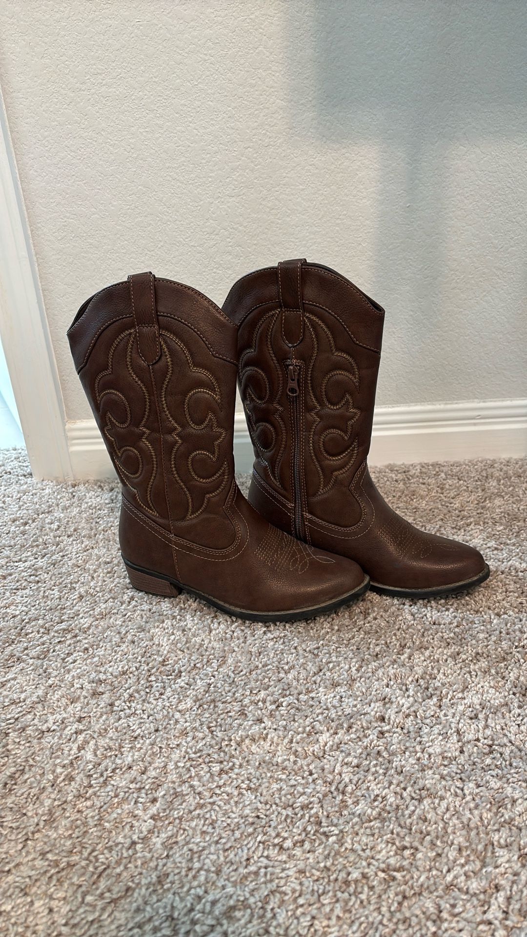 Cat and Jack Girls Brown Montana Boots Size 4