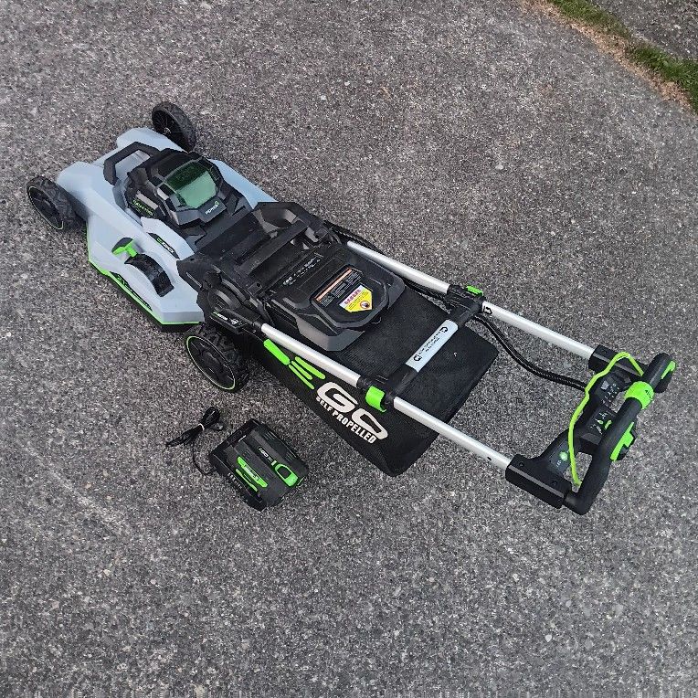 EGO LM2130 SP Self Propelled Lawnmower 4.0 Battery & Charger. Excellent Condition. For Pick Up Fremont Seattle. No Low Ball Offers Please. No Trades
