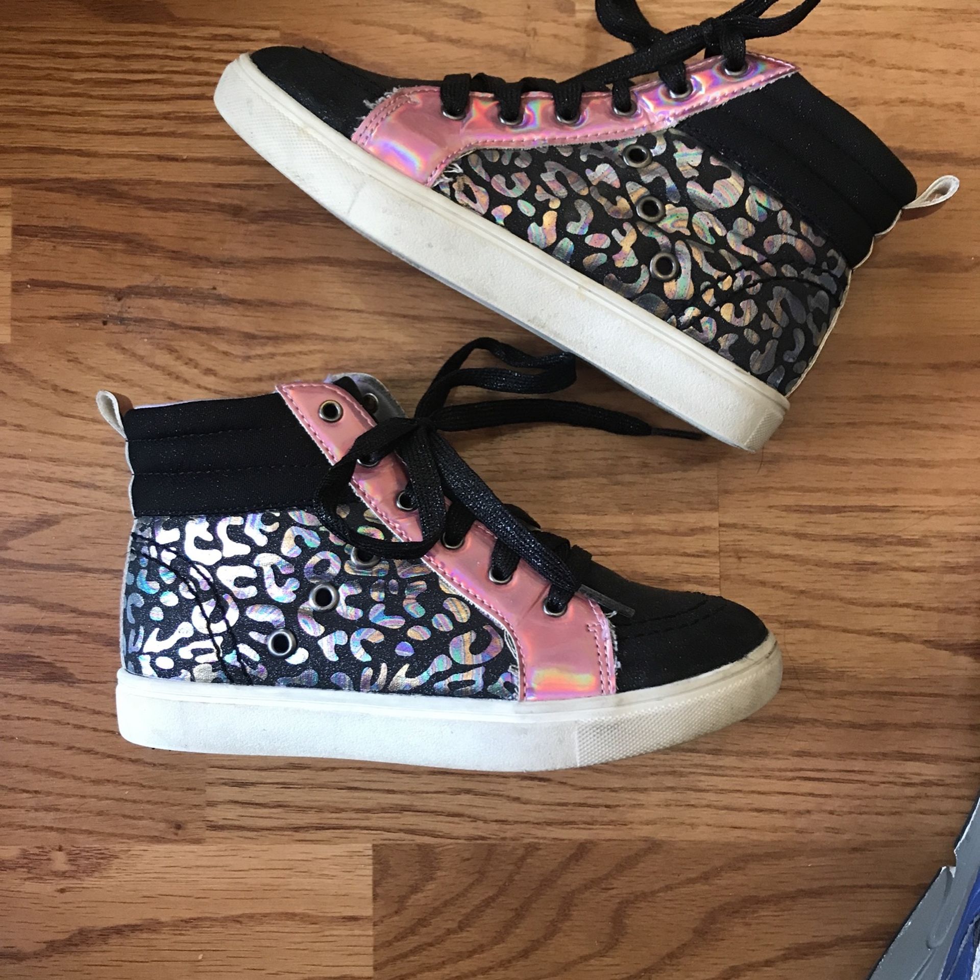 Little girls gym shoes size 2