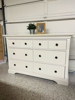 Pottery Barn Kids Larkin 8 drawer dresser or chest or cabinet
