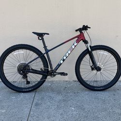 BRAND NEW 2025 Trek Marlin 6 Gen 3 Mountain Bike .