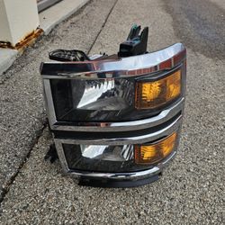Chevrolet Silverado 1500 Headlight 