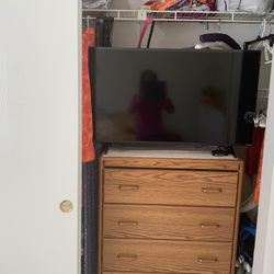 Vizio 40” Smart tv.. Used 2-3 Times. Still Under warranty 