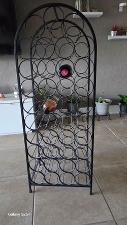 Black Metal Wine Rack Holder – Large Capacity – Excellent Condition