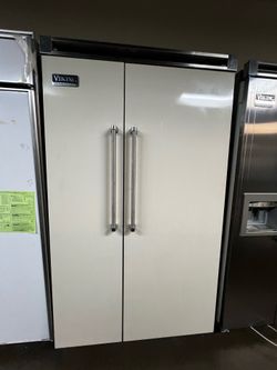 VIKING 48”WIDE BUILT IN REFRIGERATOR GLOSS WHITE