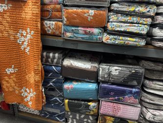 Reversible Printed Quilts W/ Shams Queen/king/Cal King