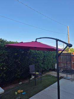 10” ft offset cantilever market umbrella patio color: red base included