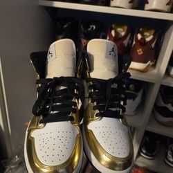 Air Jordan 1 Mid SE Metallic Gold 