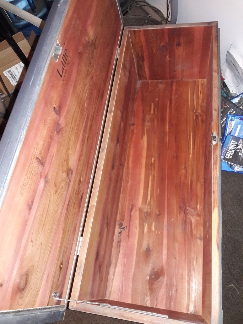 Lane Altavista, VA Wood Chest