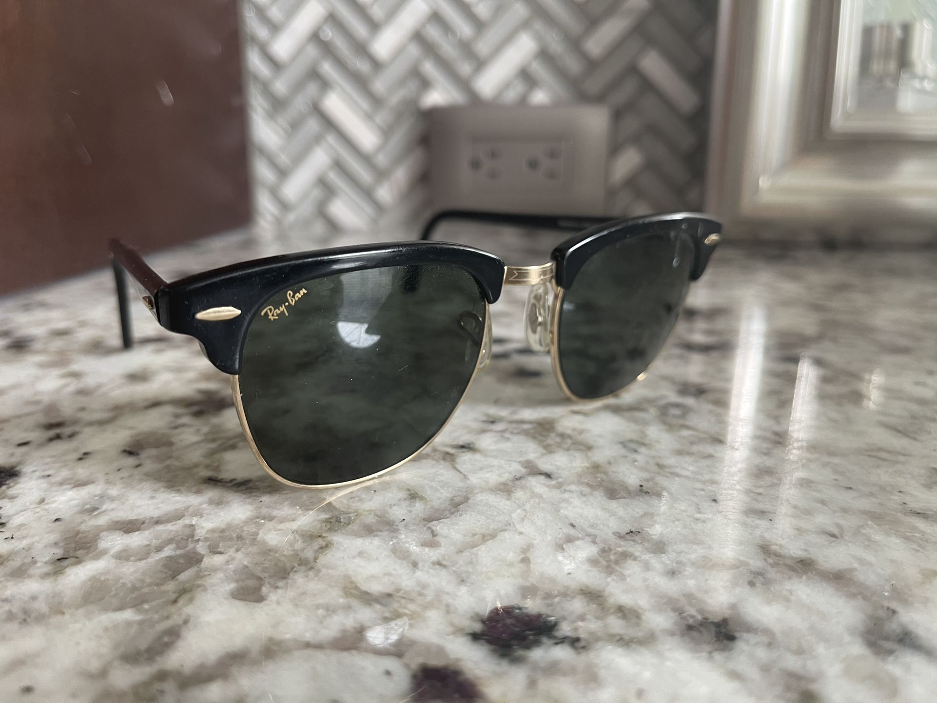 Vintage Ray-Ban sunglasses, black and 12kt gold plated, Made in USA (Wayfarer Clubmaster W115)
