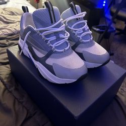 Dior B22 Size 9