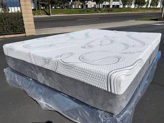 Queen Organic Cool Gel Memory Foam!!