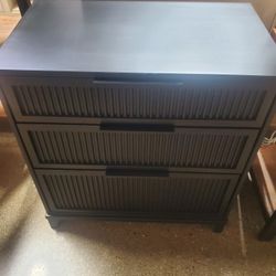 3-Drawer Black Solid Wood Transitional 29 in. Reeded Dresser