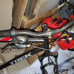 Trek 820 Bicycle SRM3030 Travel 75mm Fork, Brakes, Handlebar $90