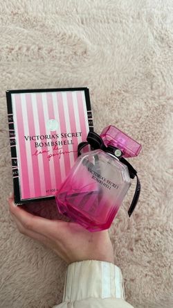 Victoria 's Secret Bombshell
