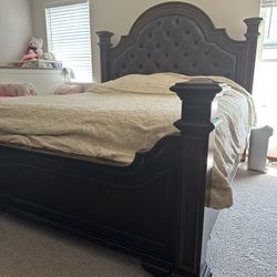 Solid Wood King Size Bed – Elegant, Sturdy, Like New