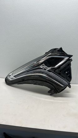 (2718) 17-25 Cadillac Xt5 Right Headlight 2017 2018 2019 2020 2021 2022 2023 2024 2025