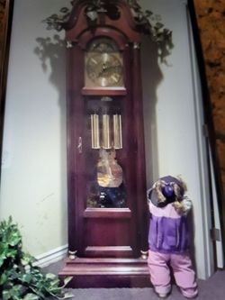 Howard miller grandfather clock, perfect caskey.We've always kept it cleaned and taken care of works.Great perfect