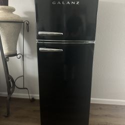 Galanz Retro Fridge Black Small Fridge Mini Fridge 10cu Ft ~ Apx 5ft Tall - Delivery Options