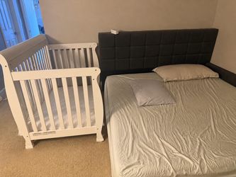 DaVinci Kalani 4-in-1 Convertible Crib + Conversion Kit – Excellent Condition