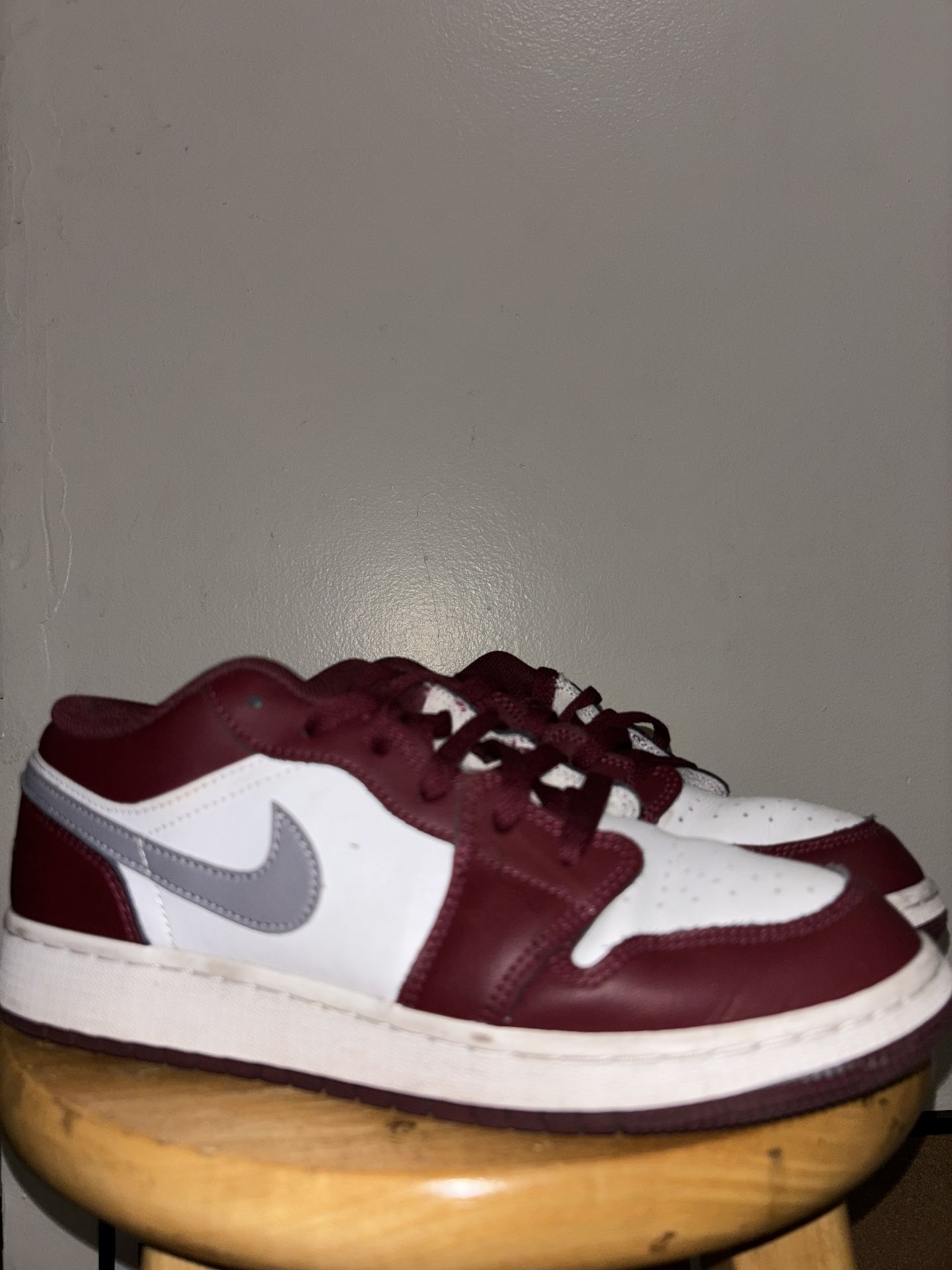 Jordan 1 Low Bordeaux