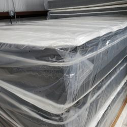 Queen Size New Thick Pillow Top Bed Can Deliver 