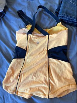 Lululemon workout shirt