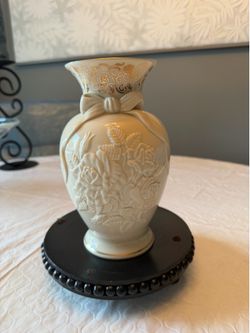 Vintage LENOX Millennium “ Roses of Peace” vase