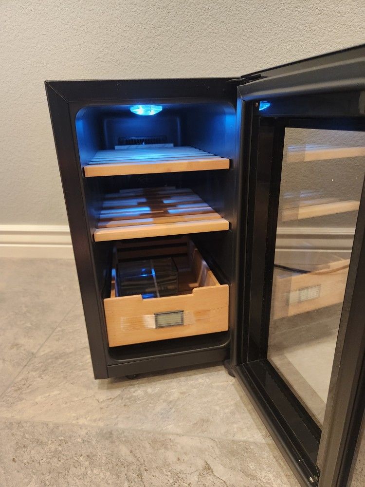 New In Box Cigar Humidor, Holds 150 Cigars, Heating Cooling Cabinet, Father's Day