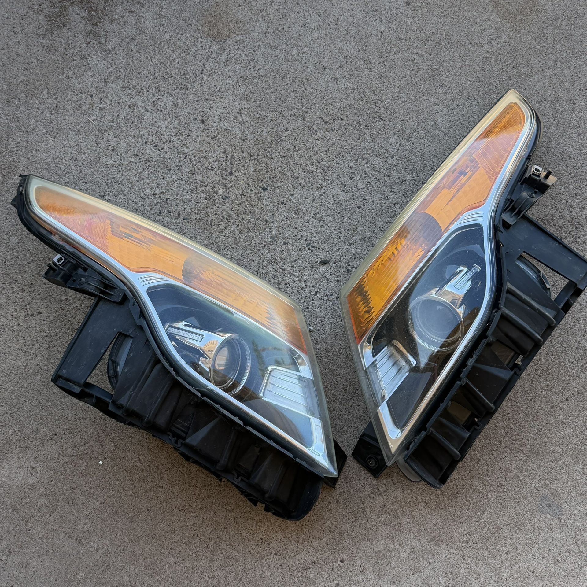 OEM factory Ford Explorer Headlights With Bulbs