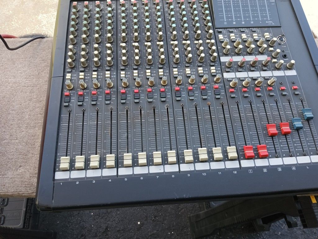 RAMSA WR-S4412 Mixer