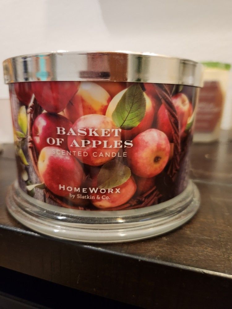 Homeworx Basket Of Apples 4 Wick Candle