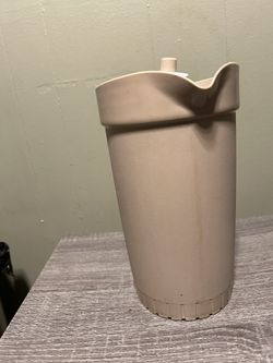 Vintage Tupperware Beige 2 Quart Pitcher + Lid