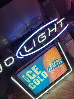 BUD LIGHT GLASS TUBE NEON LIGHT..WORKS GOOD TEST IT BEFORE YOU BUY IT 👍 COMES WITH DIMMER..REALLY BRIGHT GREAT COLORS 👍....CHECK OUT MY PAGE FOR MOR