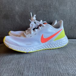 Nike Revolution Size W7