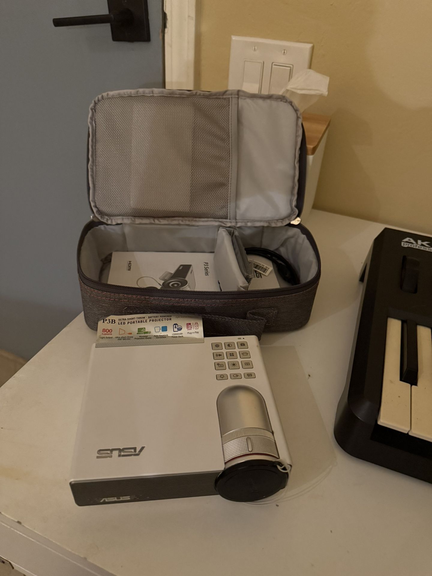 Asus P3B Portable Projector (Like New)