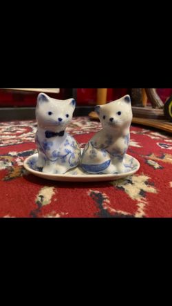 Small Cat Salt and Pepper Shaker Set