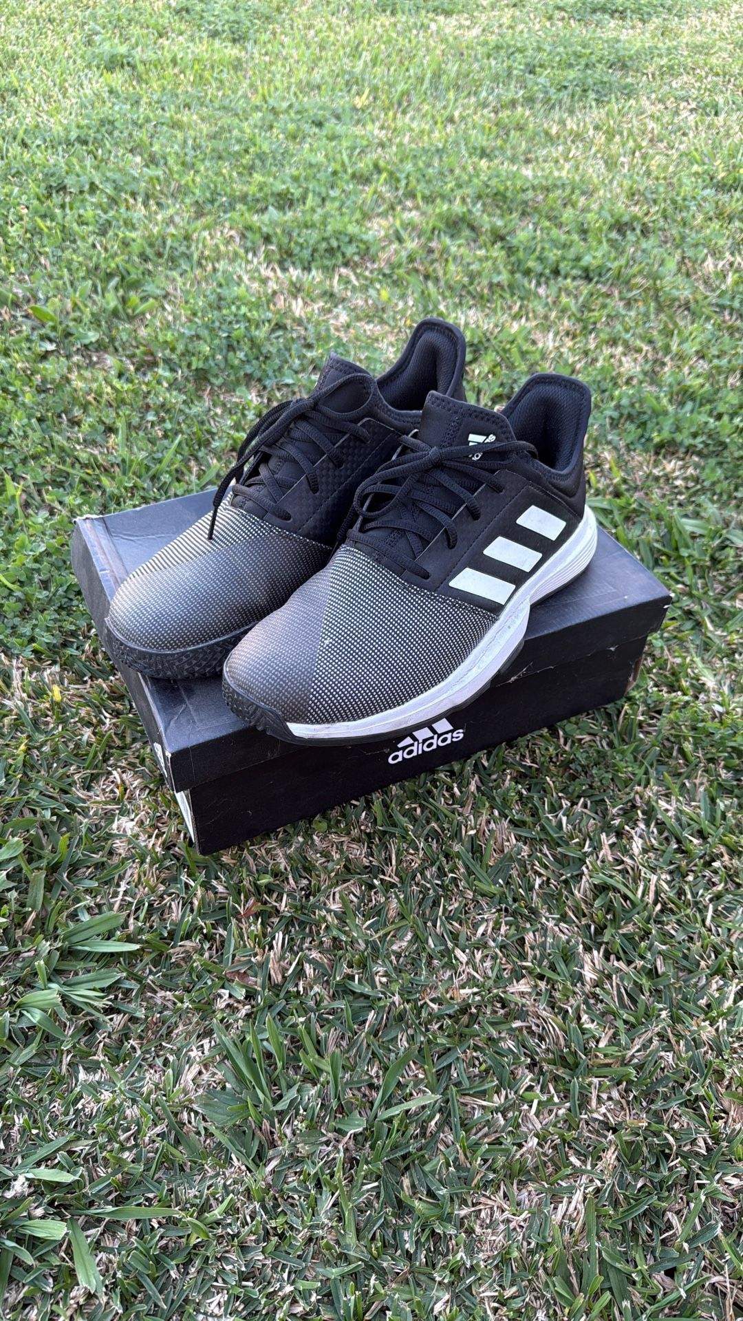 ADIDAS GAME COURT TENNIS SHOES size 10