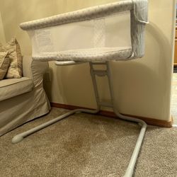 Halo Baby Bassinet Bedside Sleeper, Bassinest Glide, Adjustable Co Sleeping Crib, Lowering Wall with Mesh Walls